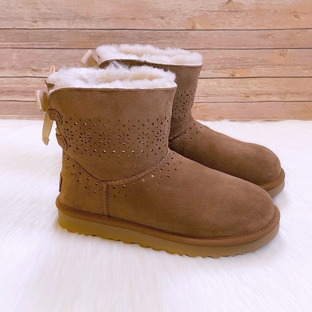 UGG Women’s Dae Sunshine Perf Chestnut Suede Boots - Picture 2 of 8